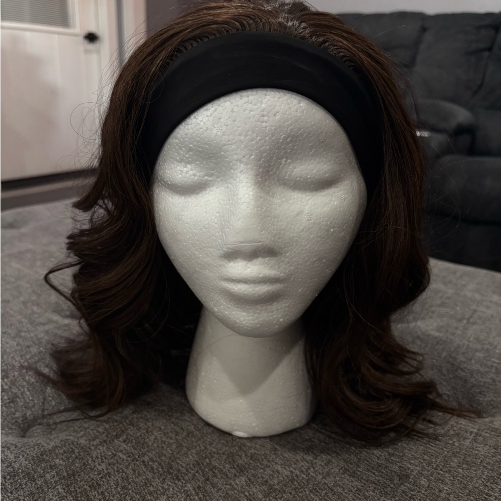 Chelsey Smith Crowns Deondre HB in Brunette-comes w/extra HB in gray